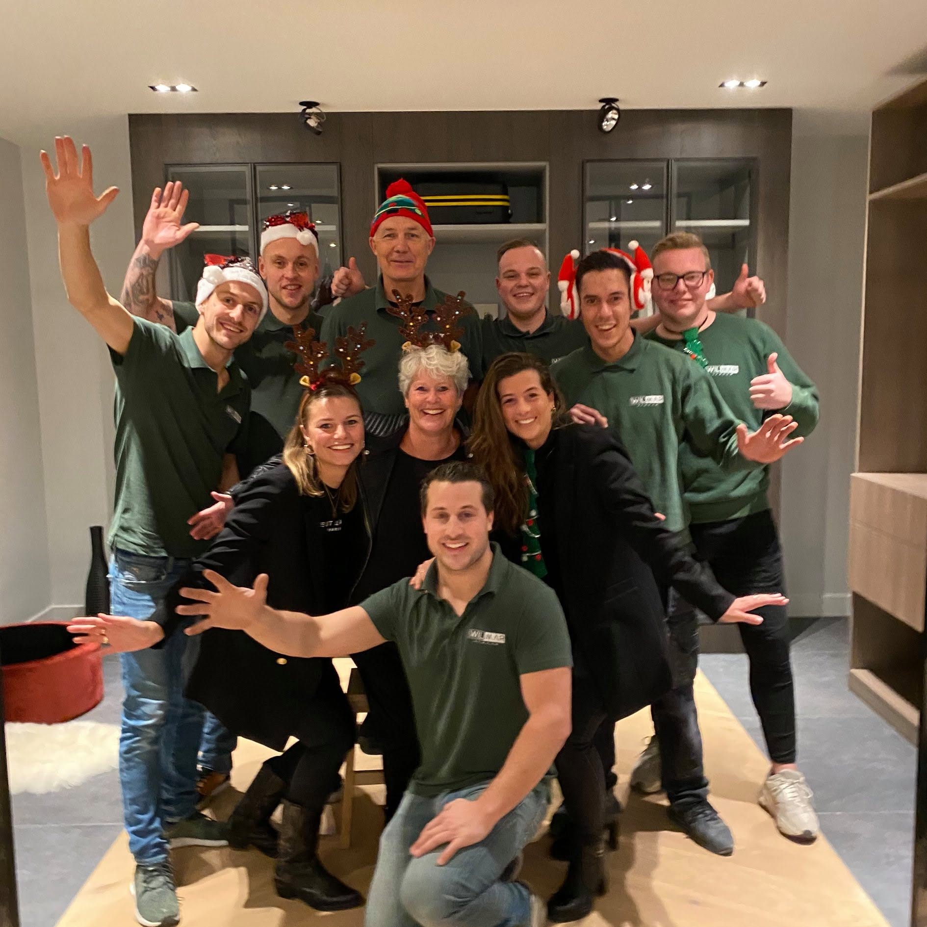 Het team van Wilmar Afbouw samen op de foto in een opgeleverd project